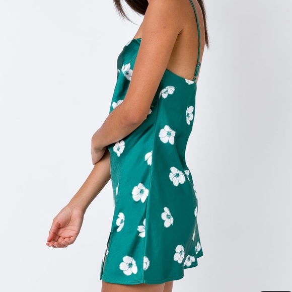 ✨NWT PRINCESS POLLY ULTRA MINI DRESS✨ - Picture 3 of 11